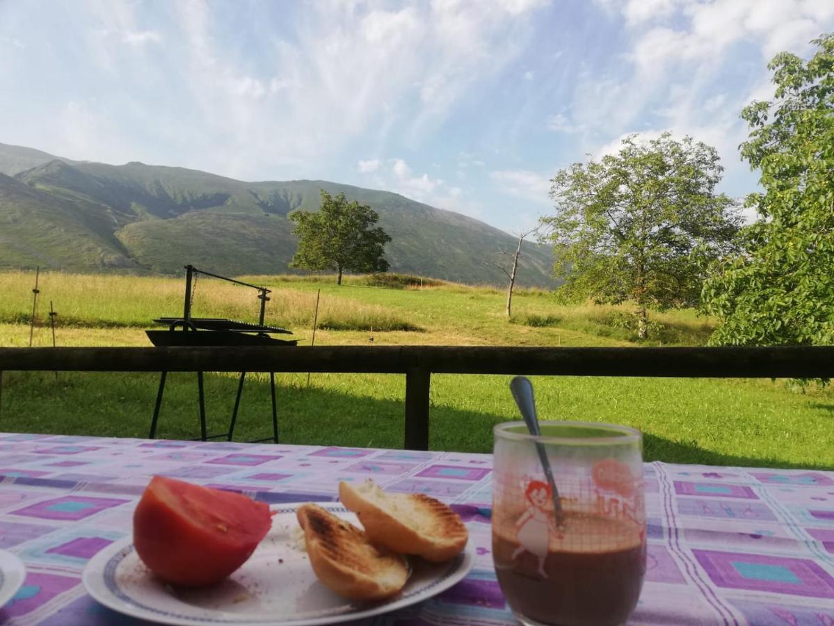 Vivienda Vacacional La Poza La Brana リャネス エクステリア 写真